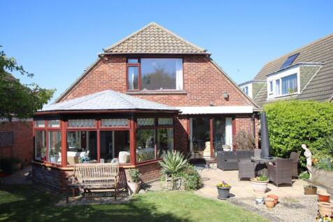 Manor Way, Holland on Sea, CO15 5 bed detached house for sale