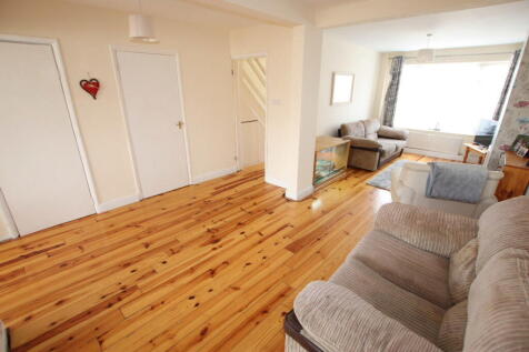 Crown Road, Clacton on Sea, CO15 3 bed semi