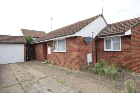 Kilburn Gardens, Clacton on Sea, CO16 2 bed semi