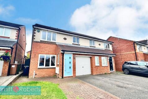 Okehampton Drive, Houghton le Spring... 3 bed semi