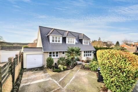 Corfe Mullen 3 bed detached house for sale