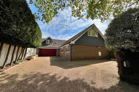 Corfe Mullen 4 bed detached house for sale
