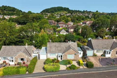 Bridport 2 bed detached bungalow for sale