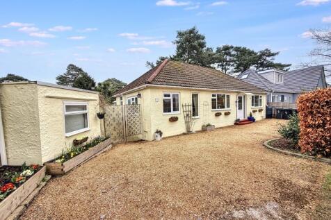 Ferndown 3 bed detached bungalow for sale