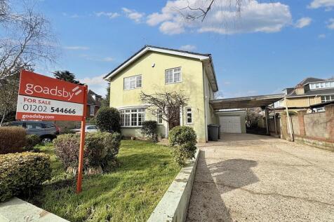 Queens Park 3 bed detached house for sale