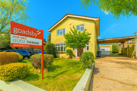 Queens Park 3 bed detached house for sale