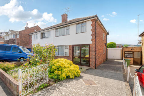 Lichfield Drive, Cheltenham... 3 bed semi
