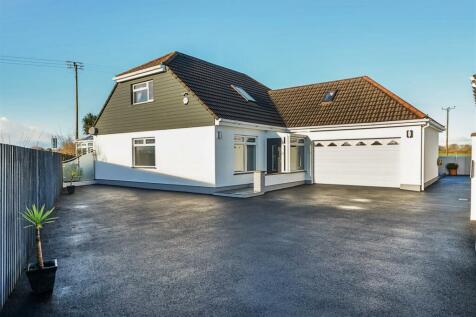 Newquay Road, Newquay TR9 4 bed detached bungalow for sale