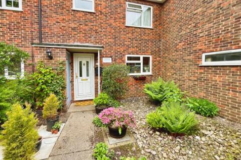 Pershore Road, Basingstoke, Hampshire 3 bed terraced house for sale