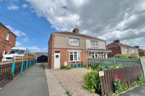 2 bedroom semi-detached house for sale