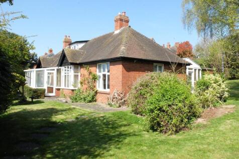 Holly Lodge, Bank Crescent, Ledbury... 2 bed bungalow for sale