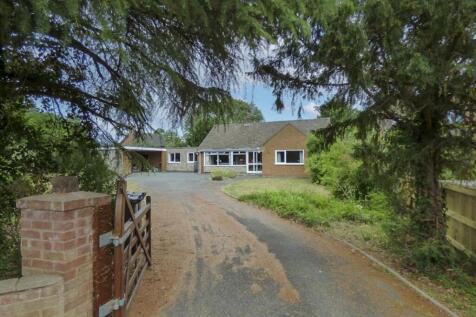 Treloen, Roberts End, Hanley Swan... 4 bed bungalow for sale
