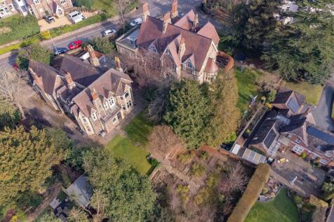 8 bedroom detached house for sale