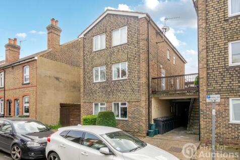 Drummond Road, Guildford, Surrey 2 bed maisonette for sale
