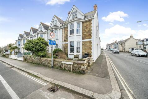 4 bedroom end of terrace house for sale
