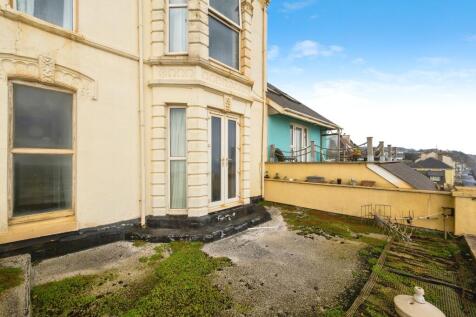 5 bedroom terraced house for sale