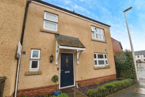 4 bedroom end of terrace house for sale