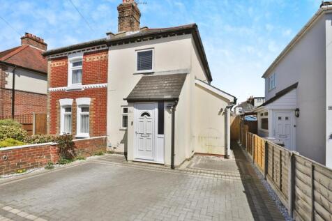 2 bedroom semi-detached house for sale