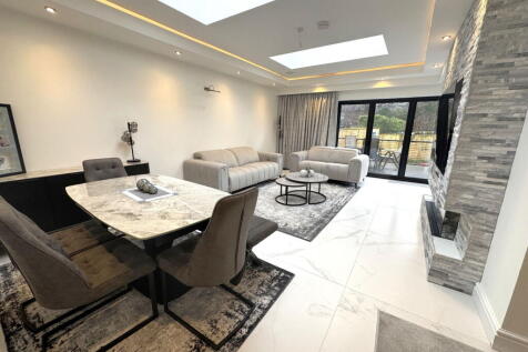 Coniston Road, Gatley, SK8 4AP 4 bed detached house for sale