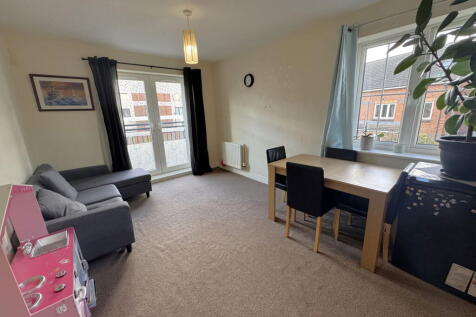Pepper Close, Sharston 2 bed apartment for sale