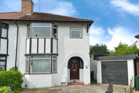 Walnut Close, Upton, Chester... 3 bed semi