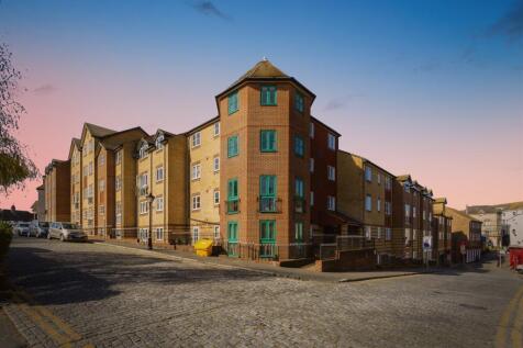 2 bedroom ground floor flat for sale