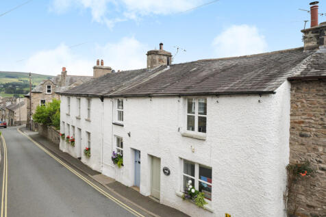 44 Mitchelgate, Kirkby Lonsdale, LA6 2BE 2 bed cottage for sale