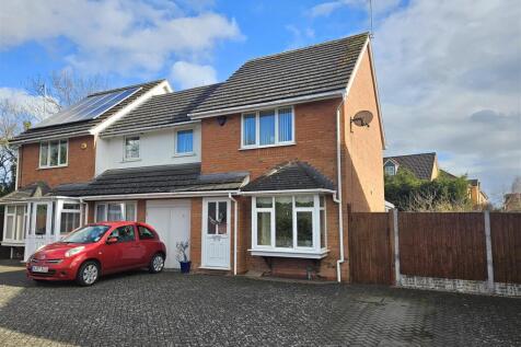 3 bedroom semi-detached house for sale