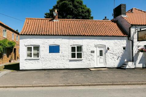 Wolds Inn Cottage, Driffield Road... 3 bed cottage for sale