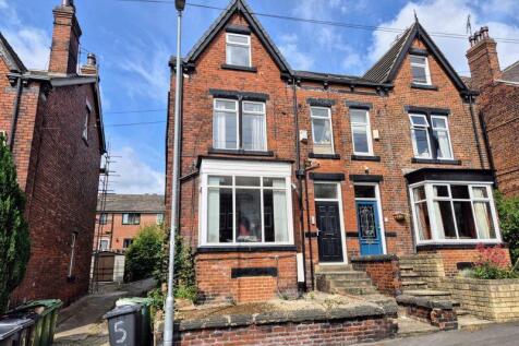 Kirkstall Avenue, Leeds 3 bed flat for sale
