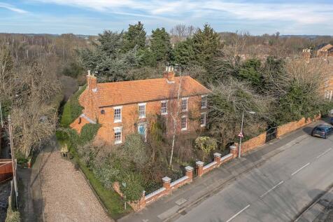 Main Street, Balderton, Newark 4 bed detached house for sale