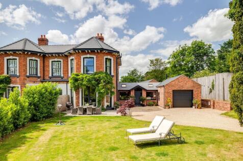 3 bedroom semi-detached house for sale