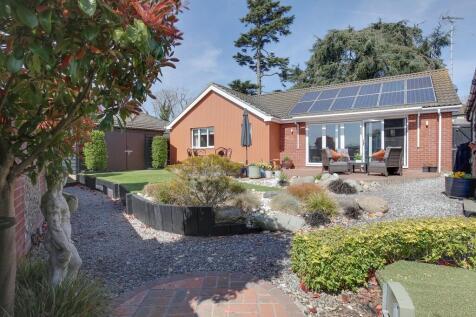 Nether Court, Halstead CO9 2 bed detached bungalow for sale