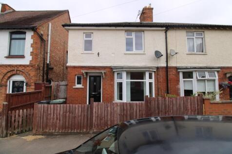 Westfields Street, Higham Ferrers... 3 bed semi