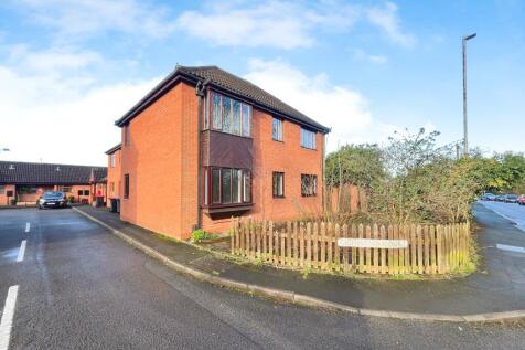 Whitchurch Road, Telford TF1 2 bed apartment for sale