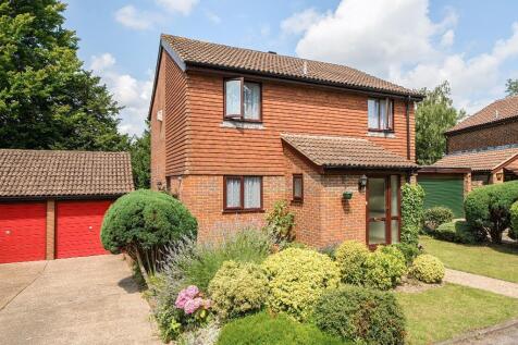 Tindale Close, Sanderstead, Surrey... 4 bed detached house for sale
