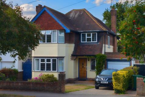 Hillcrest Gardens, Esher, KT10 3 bed detached house for sale