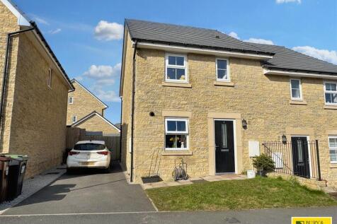 Brandside Avenue, Harpur Hill, Buxton 3 bed semi
