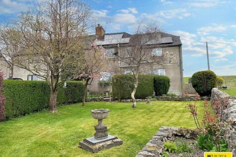 Newhaven, Buxton. 4 bed property for sale