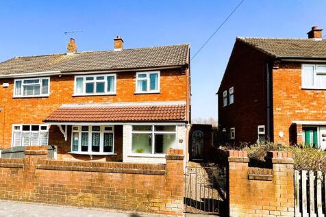 Rose Drive, Clayhanger, Walsall WS8 7EE 3 bed semi