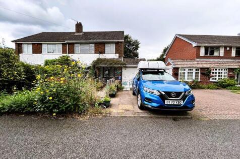 Pinewood Close, Brownhills, Walsall... 3 bed semi