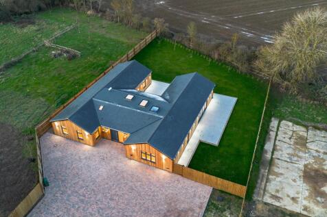 5 bedroom detached house for sale