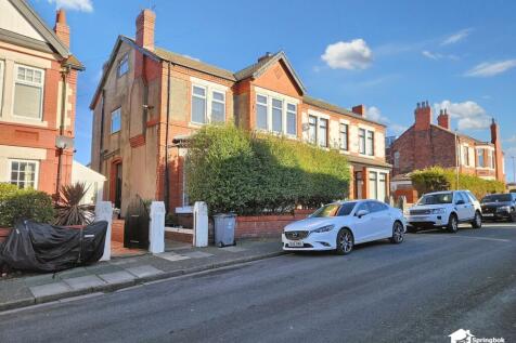 4 bedroom semi-detached house for sale