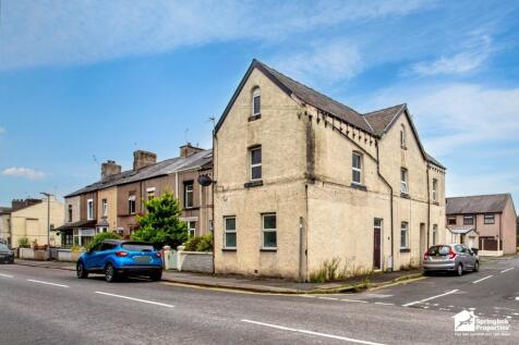 2 bedroom ground floor flat for sale