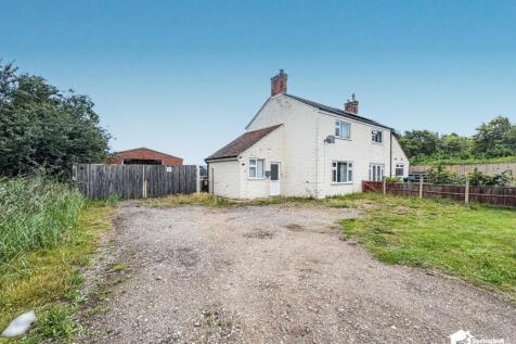 2 bedroom semi-detached house for sale