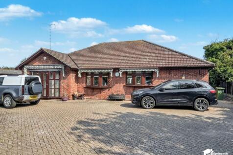 4 bedroom detached bungalow for sale