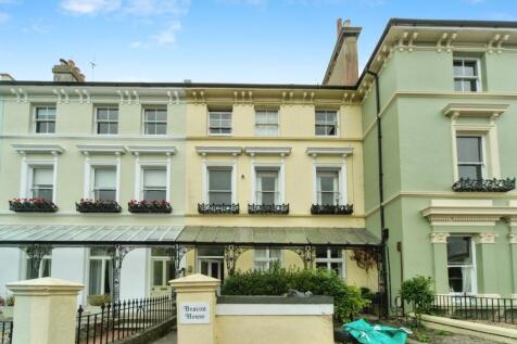 Studio flat for sale