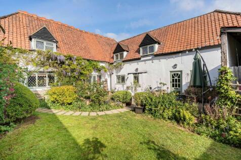 Station Road, Haddenham, HP17 4 bed detached house for sale