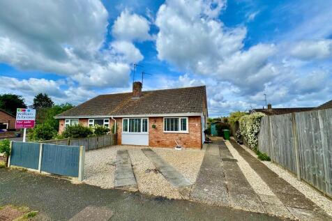 2 bedroom semi-detached bungalow for sale