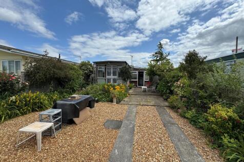 2 bedroom lodge for sale